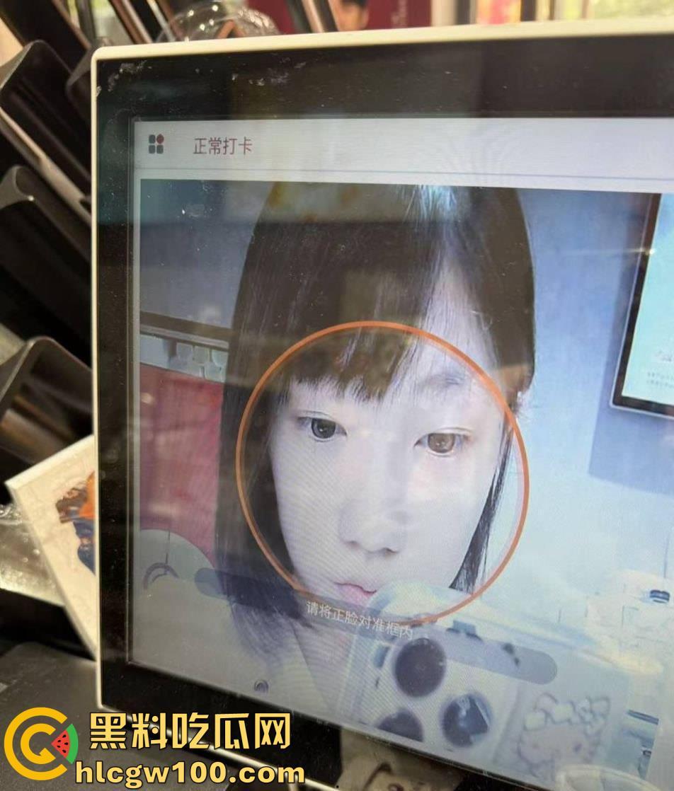 湖北19岁反差精神小妹【邵丽燏】被土豪大肆网调视频曝光，给主人拍内裤拍逼完成任务！-6