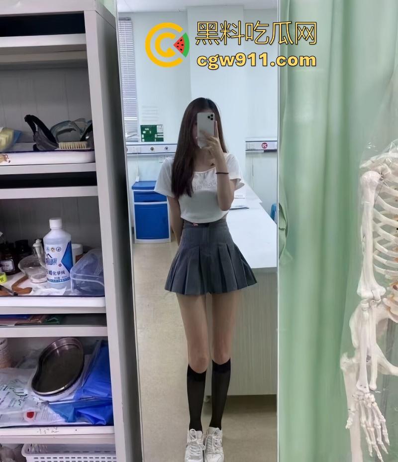 江西工商学院反差女大【朱慧铭】私密视频曝光，极品身材丰满巨乳，男友无套爆操颜射收尾，反差感十足！-3