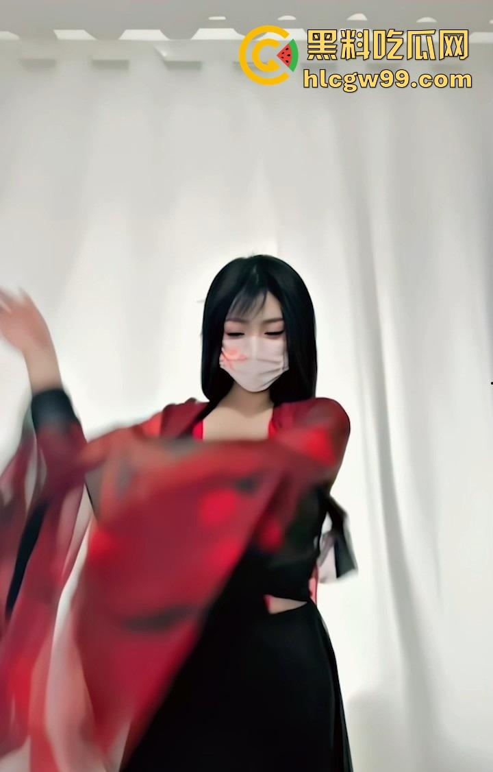 四川传媒大学小仙女【杨晓琳】化身青楼女子露点古风骚舞勾引大哥，舞蹈生再就业真他妈会玩！-2