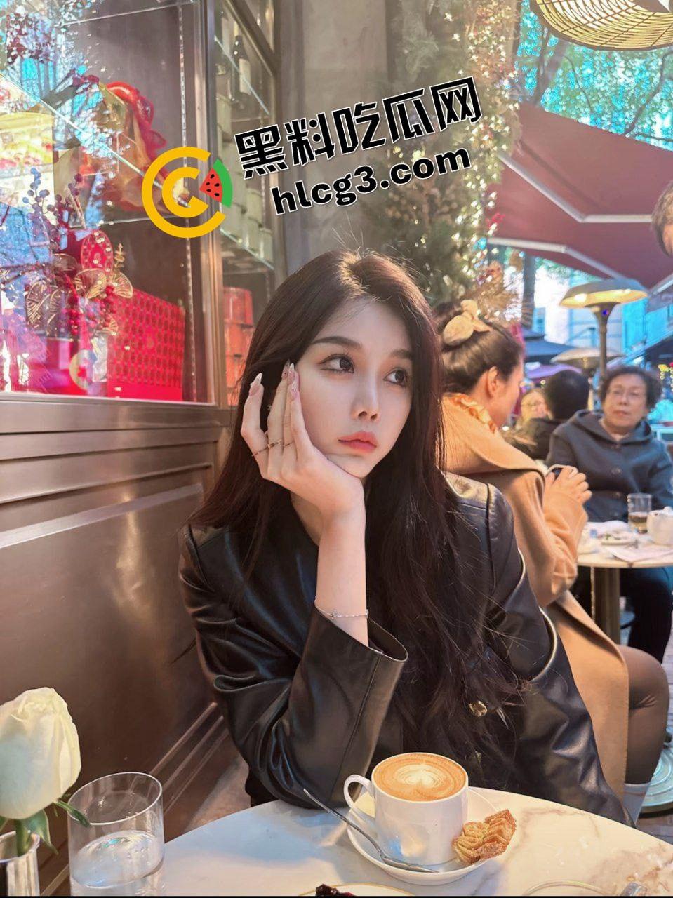 快手新晋小网红『姜姜』参加快乐向前冲 第一关脚滑落水 不小心走光露奶-7