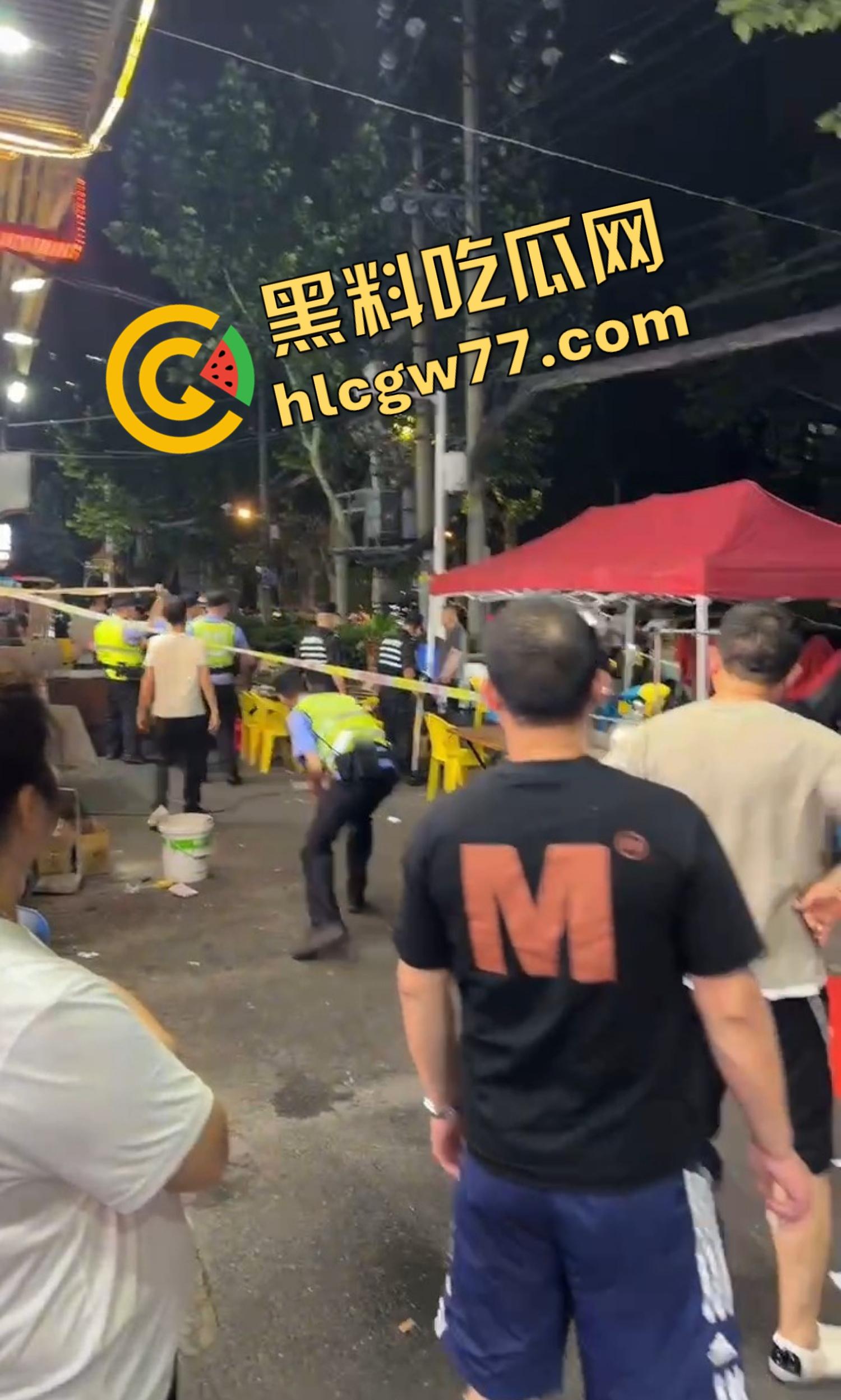 武汉汉正街深夜烧烤摊突发连环枪击案，四声枪响瞬间两人爆头一人穿胸，哥们哪来的枪？-17