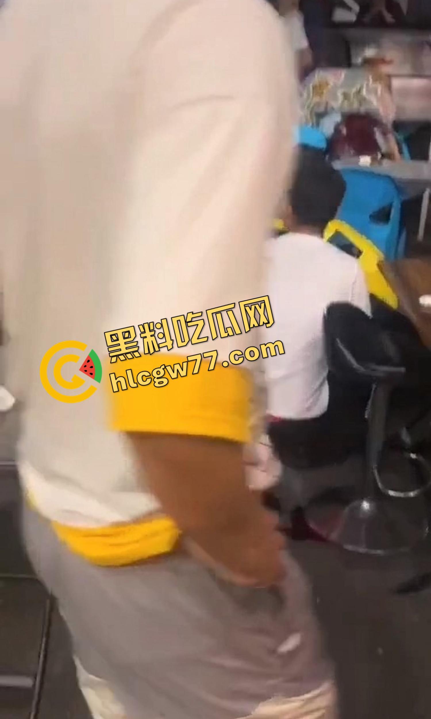 武汉汉正街深夜烧烤摊突发连环枪击案，四声枪响瞬间两人爆头一人穿胸，哥们哪来的枪？-24