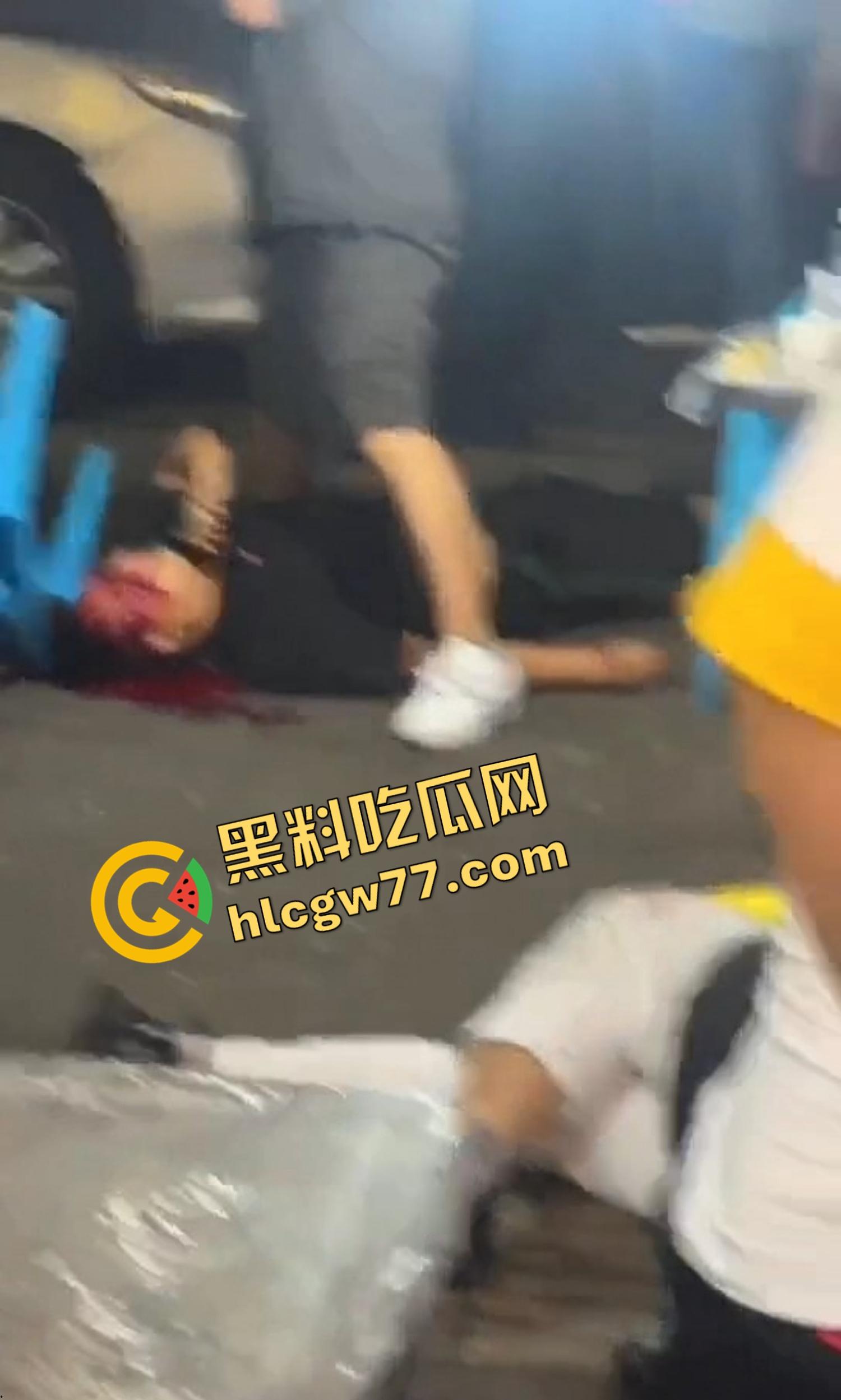 武汉汉正街深夜烧烤摊突发连环枪击案，四声枪响瞬间两人爆头一人穿胸，哥们哪来的枪？-25