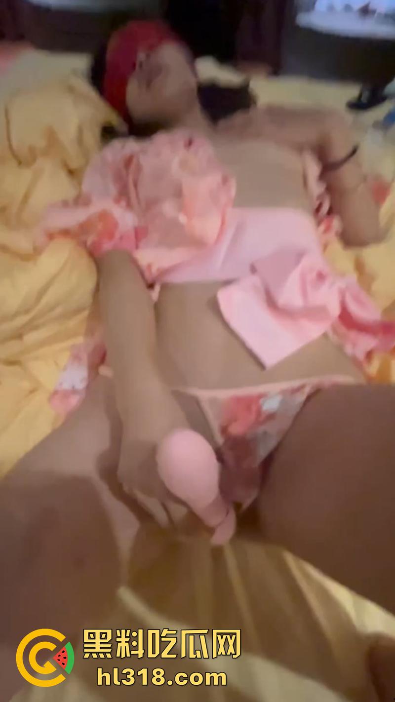 大神分享极品骚母狗，扬州骚妹背着男友，被金主包养调教深喉骑乘，身上写满淫语肆意玩弄。-5