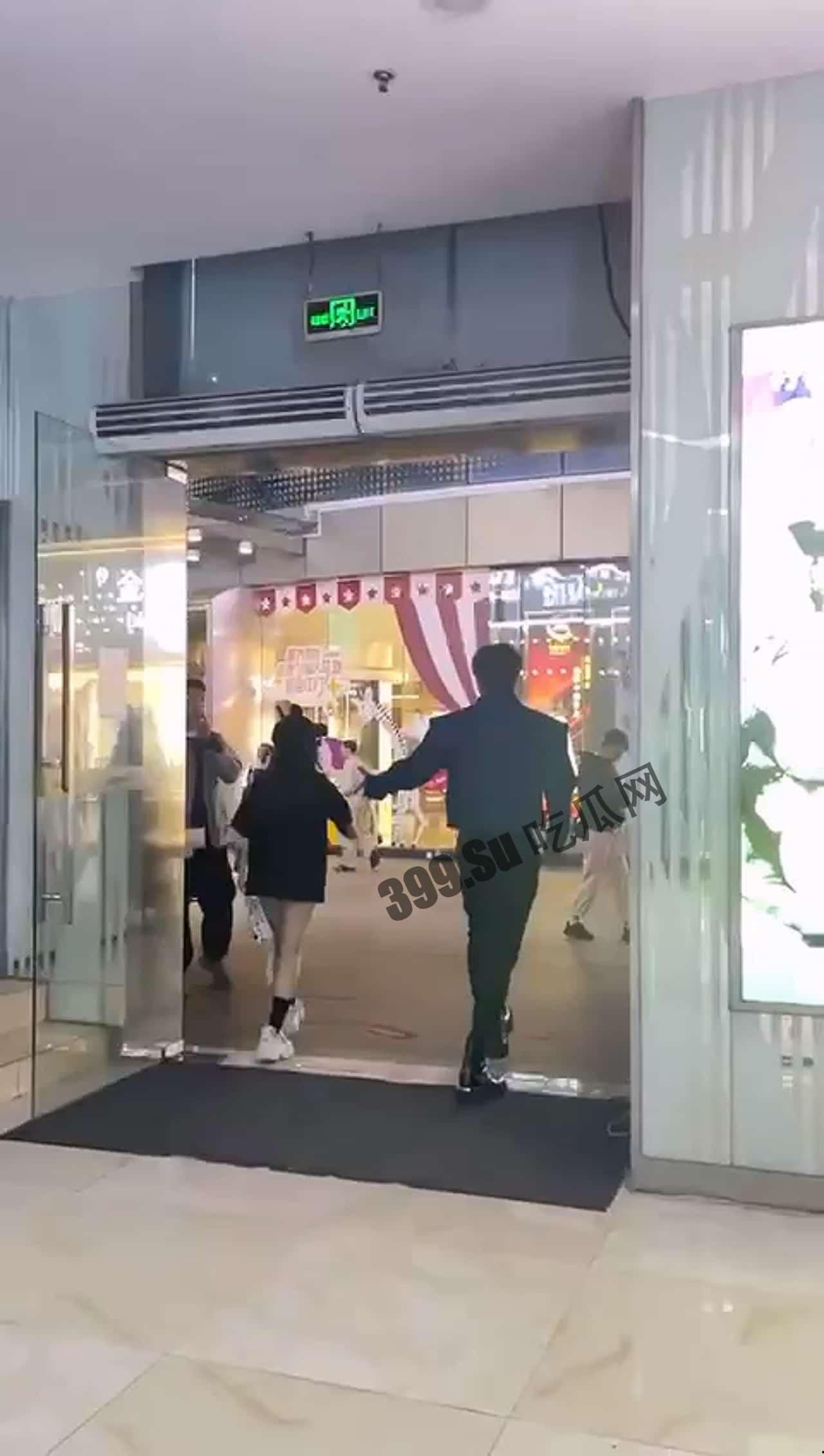 4月27日广东阳江的网红，江女生带他来江门，俩人不是男女朋友，男的睡完她又睡她朋友，女的气不过要来揭穿男子-3