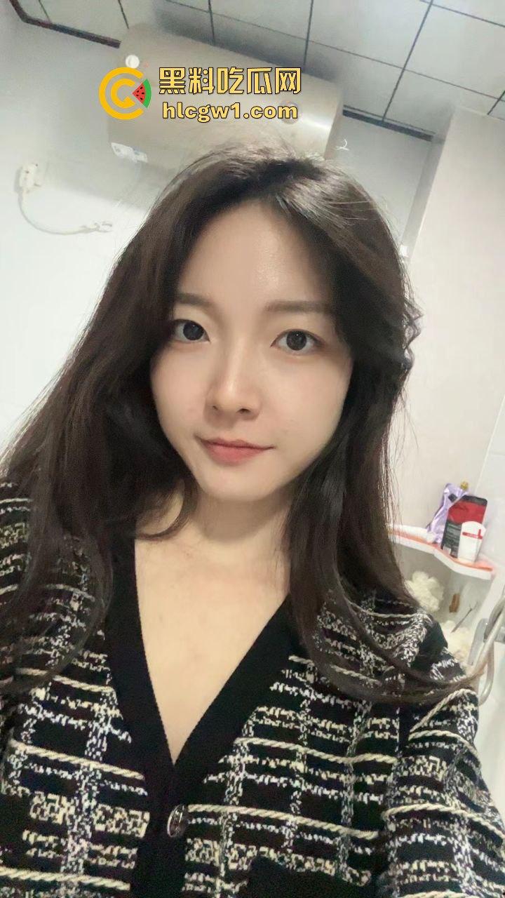 上海科技大学研究生【范冉】私拍！高冷女神表面装清纯，背地却是个随时能约的骚母狗！-4