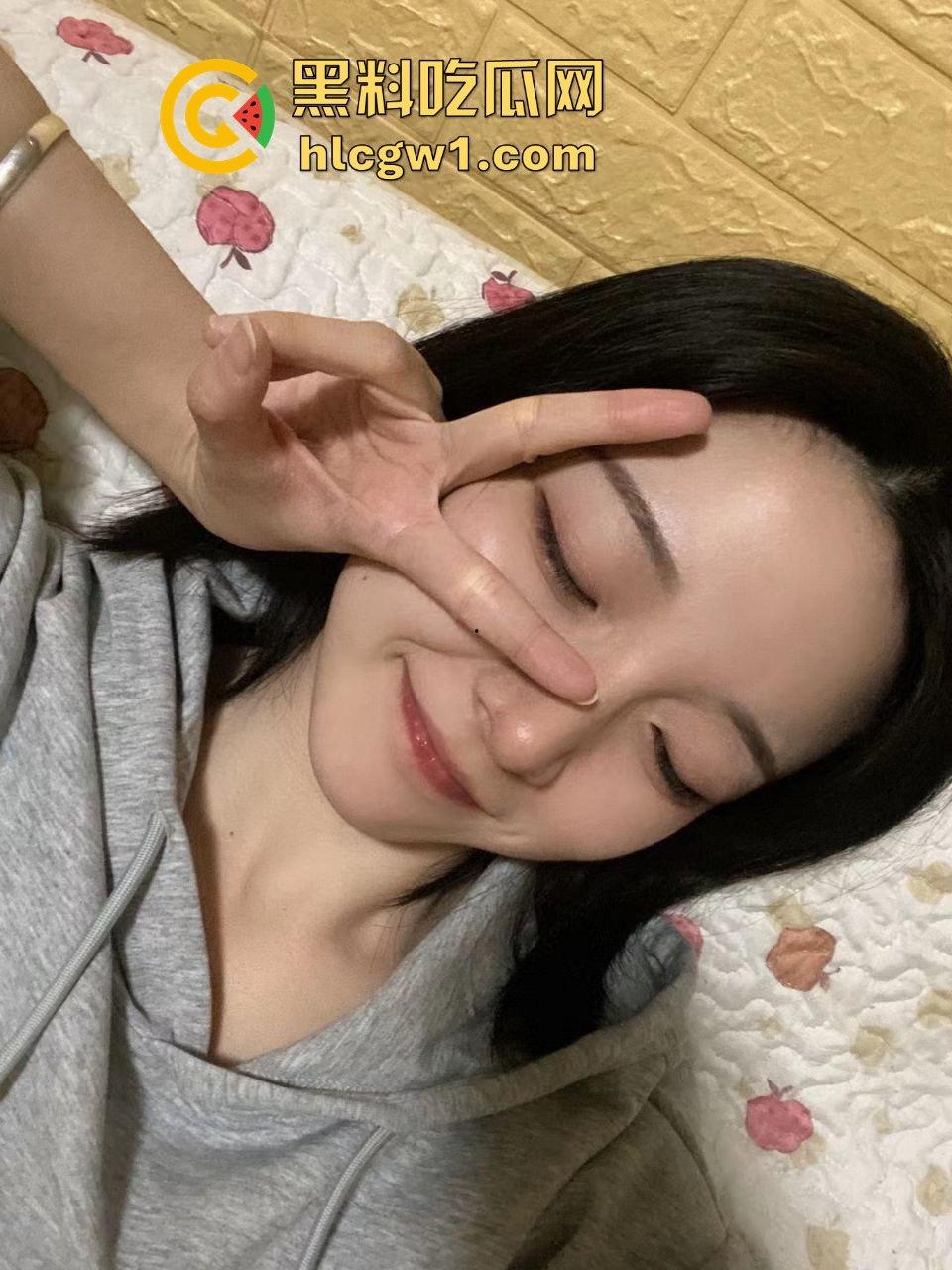 上海科技大学研究生【范冉】私拍！高冷女神表面装清纯，背地却是个随时能约的骚母狗！-15