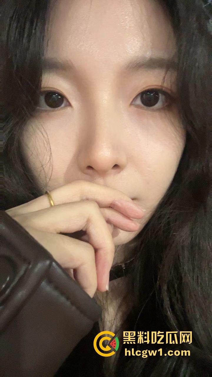 上海科技大学研究生【范冉】私拍！高冷女神表面装清纯，背地却是个随时能约的骚母狗！-16