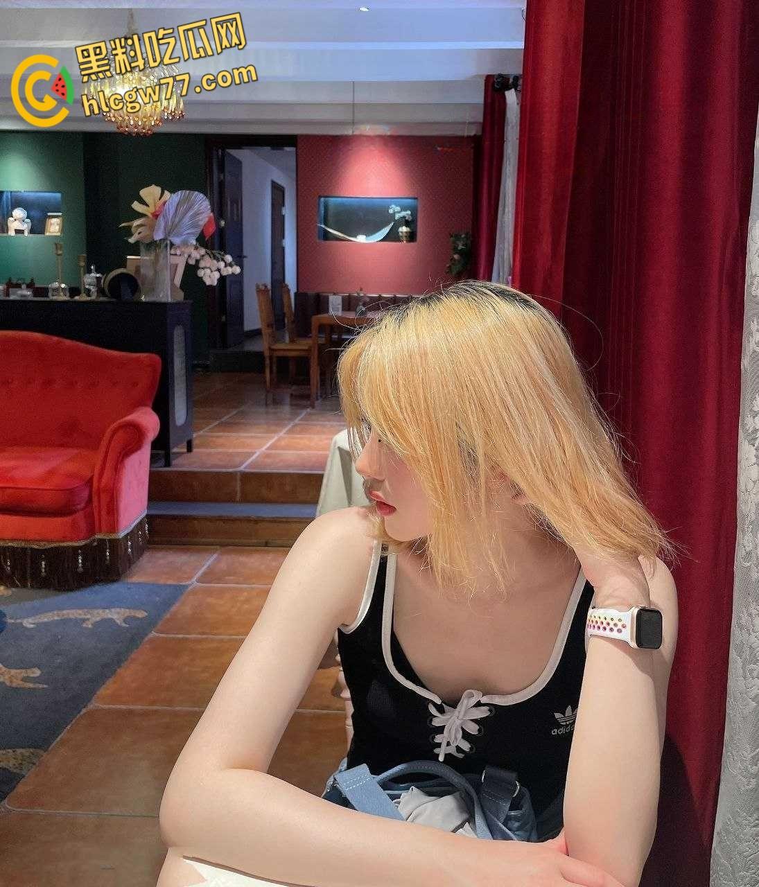 眼镜婊颜值御姐 挺翘的酥胸下体还是小粉红的骚女与体校生猛男约炮视频流出-3