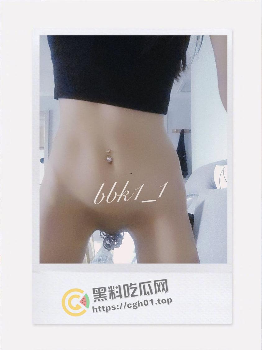 推特【bbk1-1】重口味福利姬 阴蒂穿环 拳交扩阴 小小穴能塞下整个宇宙-14