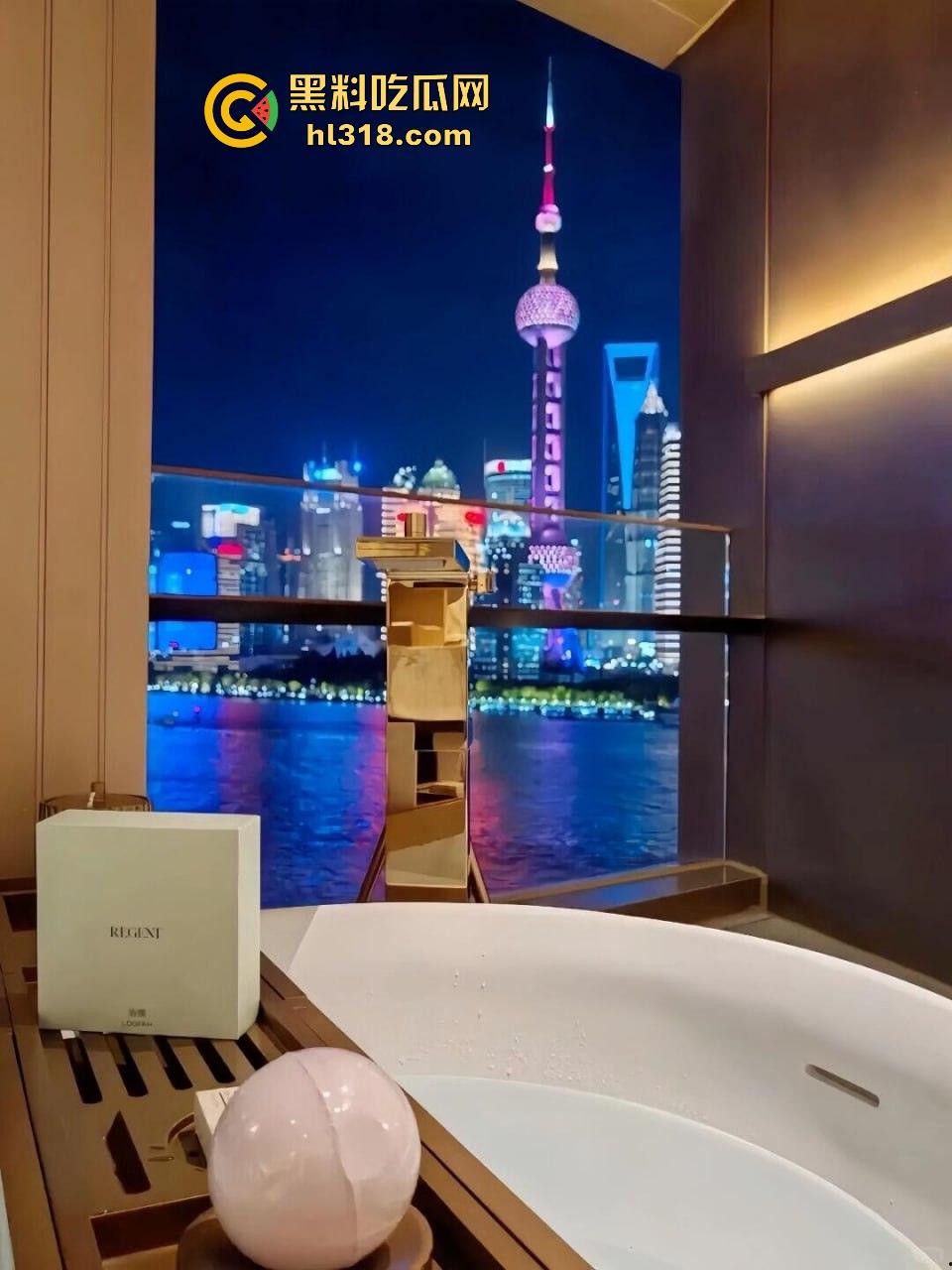 有钱人的玩物，轻轻松松一个小包拿下极品小妹，无套内射绝美小穴，又是羡慕有钱人的一天！-4