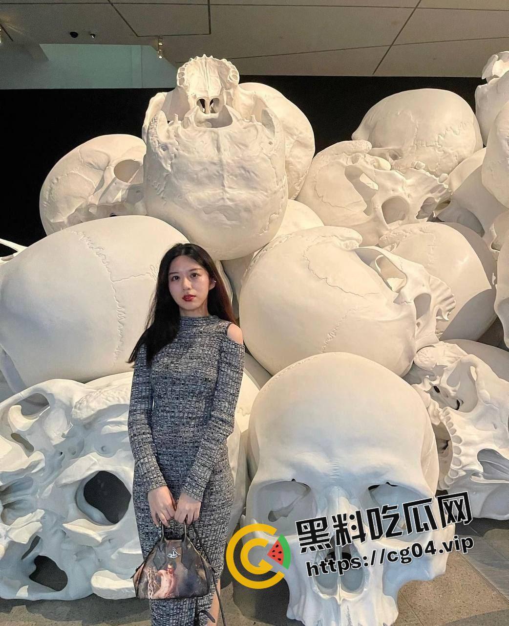 陕西西安媚黑母狗【王彦纯】 跨年夜被灌醉下药给黑人轮奸当性奴-7