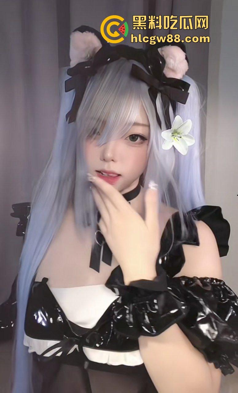 抖音喜欢cos play的极品骚鸡【nabibi_】cos原神申鹤淫荡舔鸡伺候大哥！惨遭泄密曝光！-4