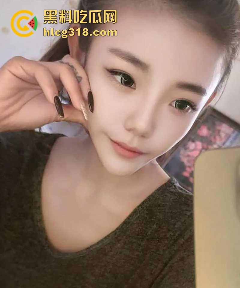 抖音网红【然后的然】直播PK为拉人气票竟现场脱衣服，全裸奶子小穴全露大放送，热心观众纷纷录屏！-7