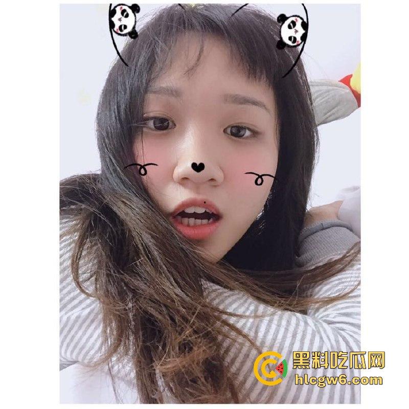 百度云盘泄密,河北师范大学大一清纯学妹私密视频曝光,扣穴呻吟不断,骚到让人怀疑同学谁把她调成这样?-5