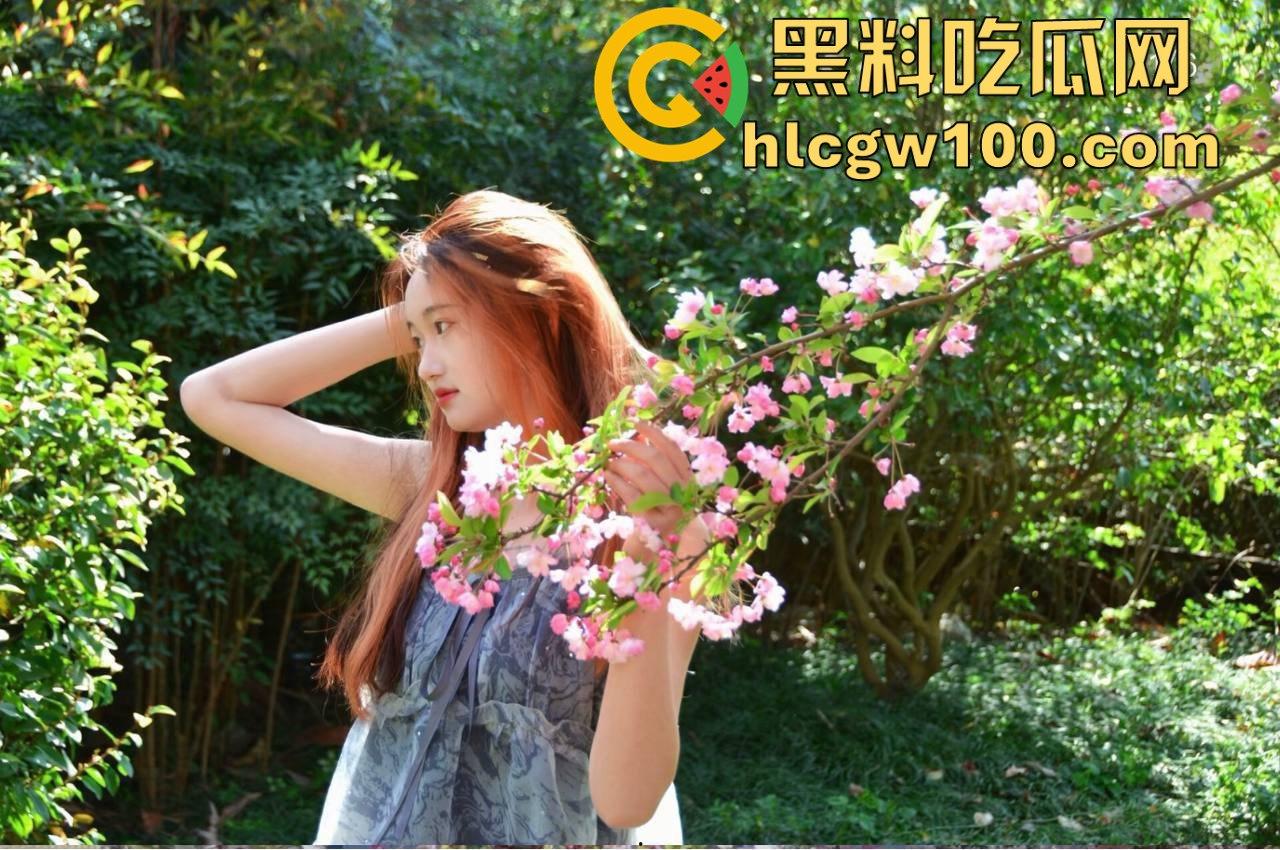 西安交通大学大四学姐【钟珂怡】私密视频泄露，网上裸聊自慰极品骚货饥渴难耐。-1