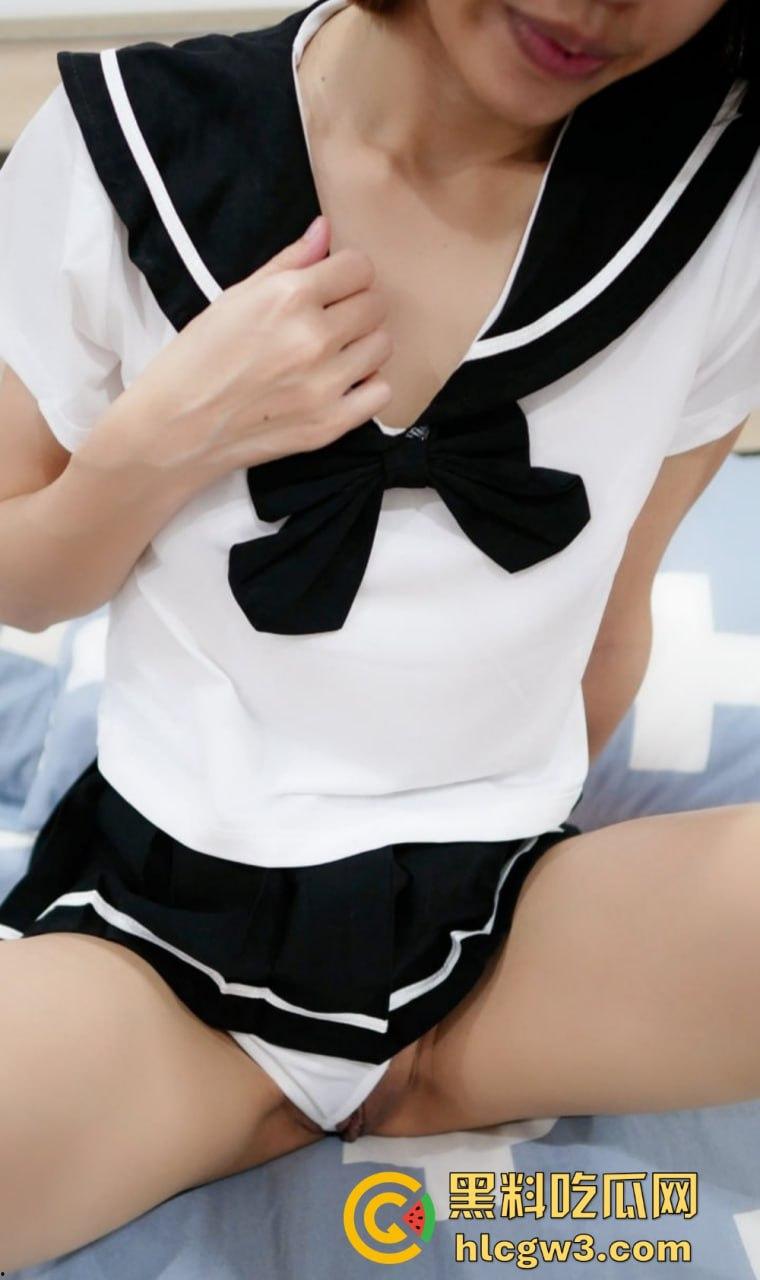 OnlyFans顶级反差御姐【Chipy】！甜妹笑容下的骚劲炸裂，一边挨操一边喊轻点，谁扛得住？-10