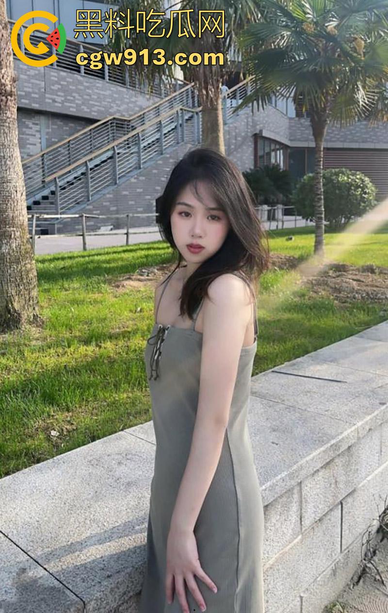 沧州师范美臀女辅导员【王莉媛】，身材火辣美腿修长，主动勾引男学生到家，穿黑丝情趣装在床上异常风骚！-1