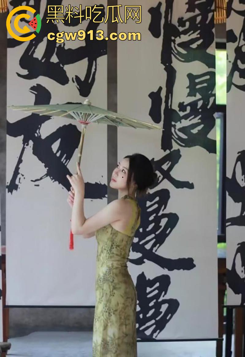 沧州师范美臀女辅导员【王莉媛】，身材火辣美腿修长，主动勾引男学生到家，穿黑丝情趣装在床上异常风骚！-5