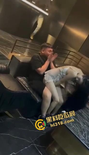 单身狗夜店必修课，喝醉勾搭人妻偷吃人妻鲍鱼，淫男乱女嗨翻全场，极致放荡夜生活曝光！-5