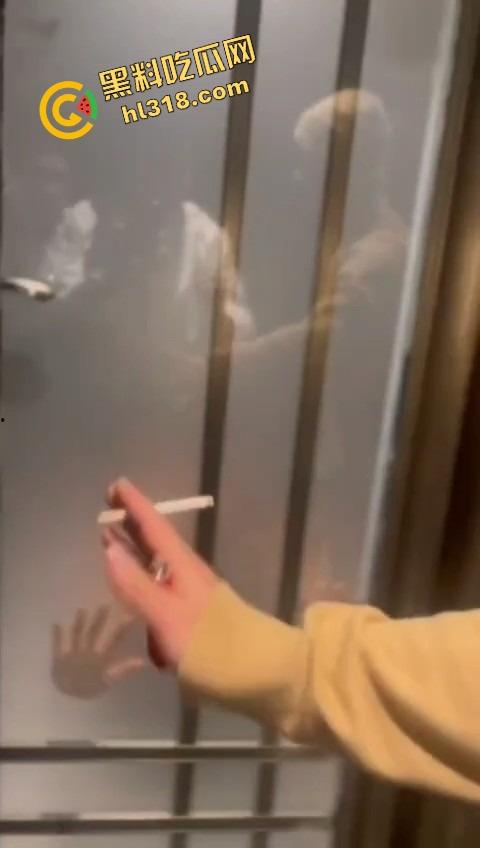 单身狗夜店必修课，喝醉勾搭人妻偷吃人妻鲍鱼，淫男乱女嗨翻全场，极致放荡夜生活曝光！-9