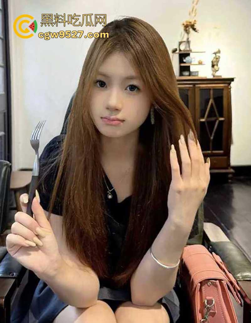 妻子偷情出轨被发现，绿帽男亲眼目睹做爱全过程，还玩骑乘，无套猛干，情夫居然还是同小区的！-7