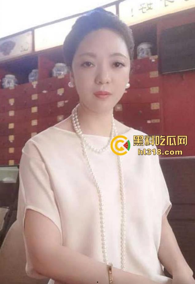 海角大神，乱伦极品身材丈母娘，穿上情趣内衣戴上母狗项圈，疯狂抽插调教，淫荡无比！-2