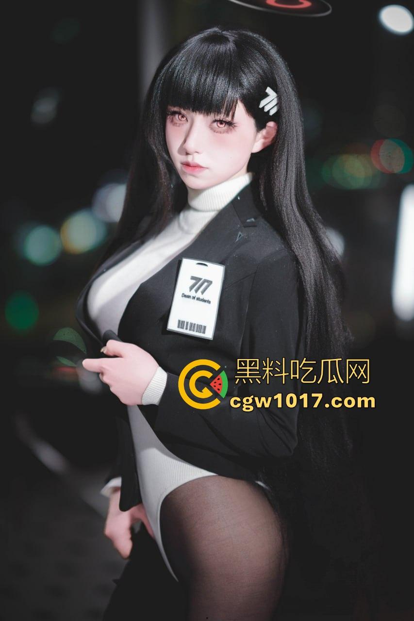 人抽烟你见多了但逼抽烟你见过吗？熟女少妇用逼抽中华，香烟一夹一点，最屌的是还能吐烟，极其离谱！-2
