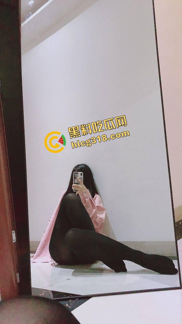 黑丝控天堂  女网友群里发黑丝自拍 问你们喜欢咬还是艹？咬咬咬 or 艹艹艹？回答我！-4