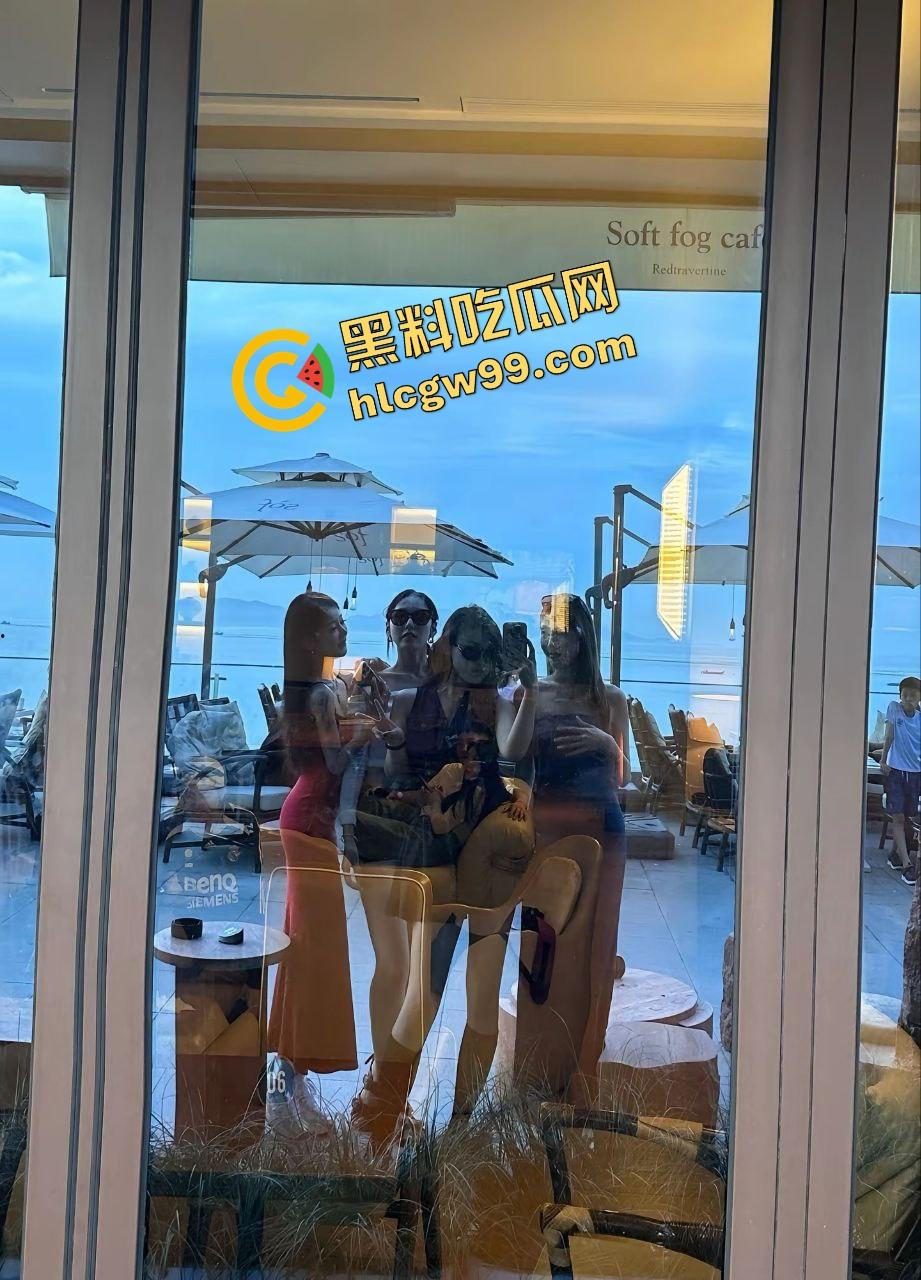 广西北海极品八字奶御姐【林怡】姐妹闺蜜中的反差骚鸡，洗澡发骚露奶上位夹吸后入！独家曝光流出！-3