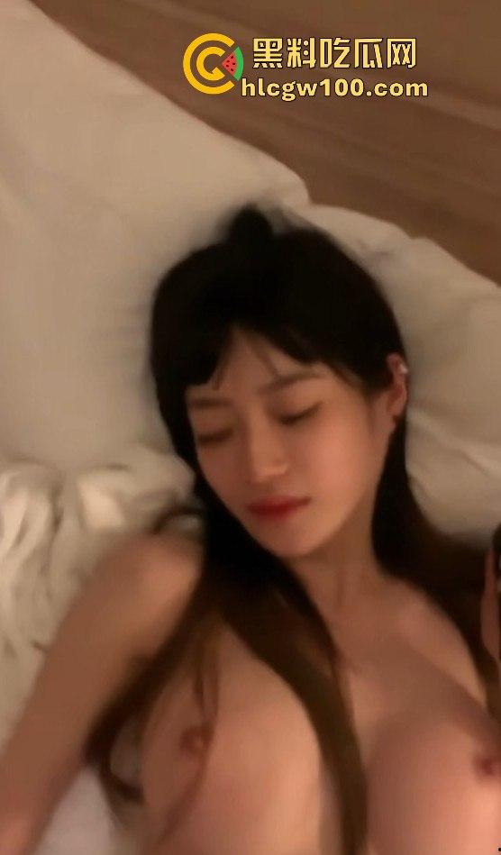 上海大学高颜值大四学姐【顾晓雨】跟富二代约炮视频曝光，娇喘声声红唇微颤，粉嫩吸引眼球。-10