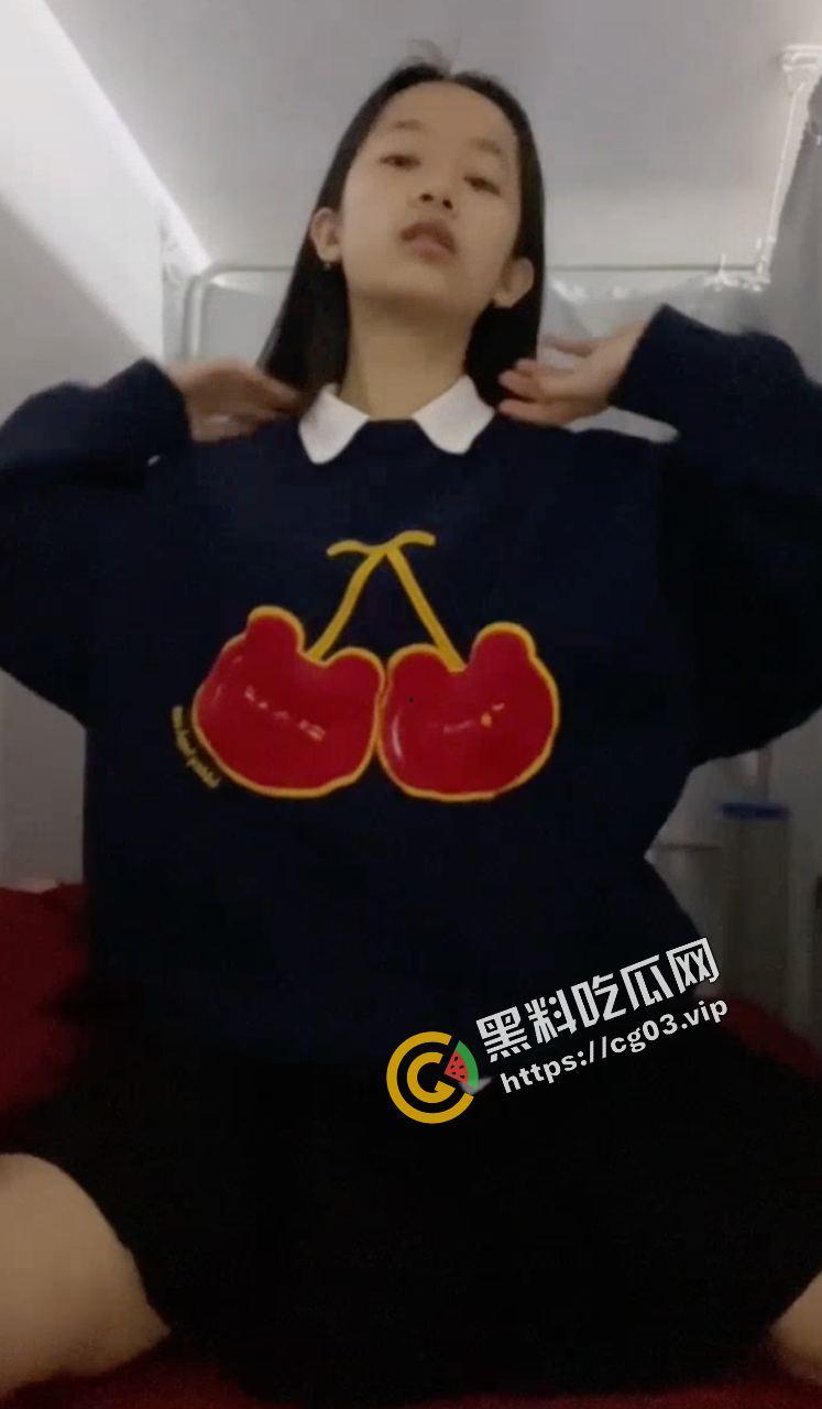 最完整！推特福利姬高价定制 婚纱弹力摇  那么大的假鸡巴眼都不眨一下-1