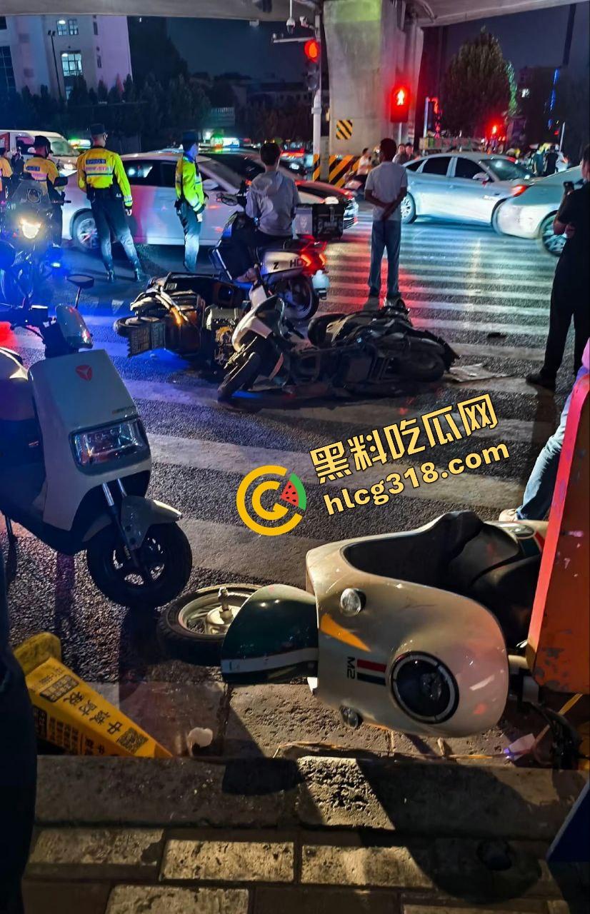 郑州街头惊现顶流女司机，撞完车不慌不忙写抖音文案，开的是SU7，脑子却像撞坏了！-4