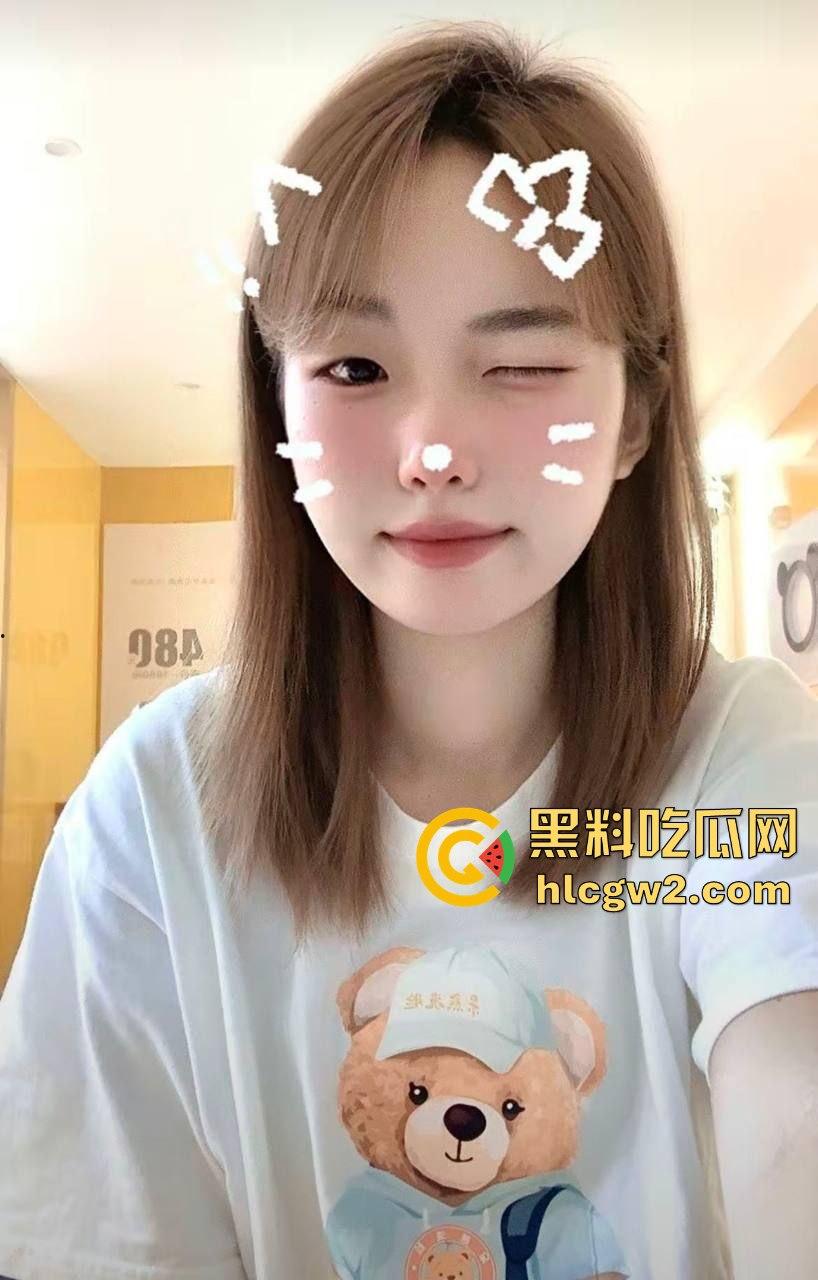 广州医科大学2022级校花【姜梓婷】调教视频曝光 清纯脸孔下的淫荡小母狗被男友操得嗷嗷叫！-2