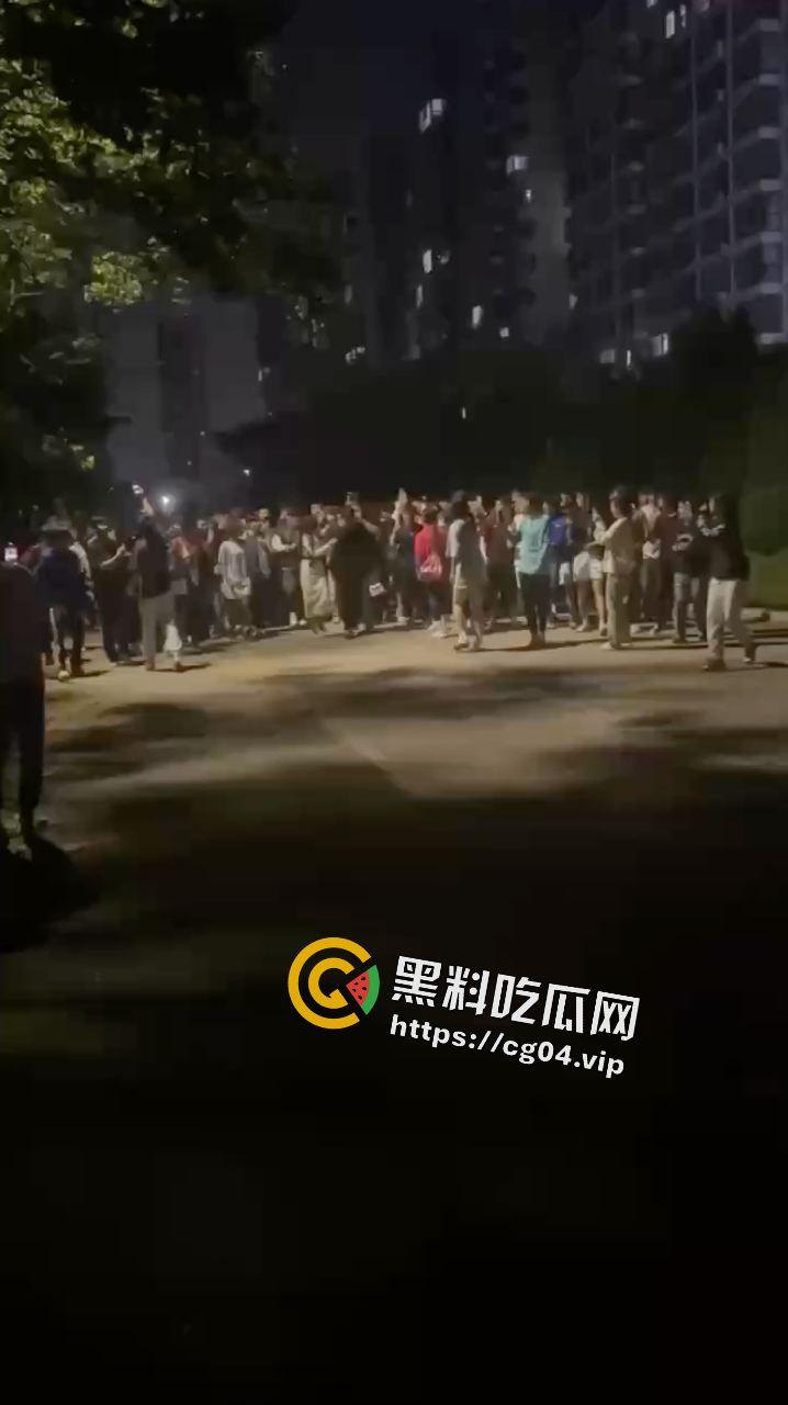 那么轮到女生来为爱冲锋了！山东体育学院男生出轨 女友四川直接飞过来兴师问罪  这么好看的女朋友 不想要可以给我-5