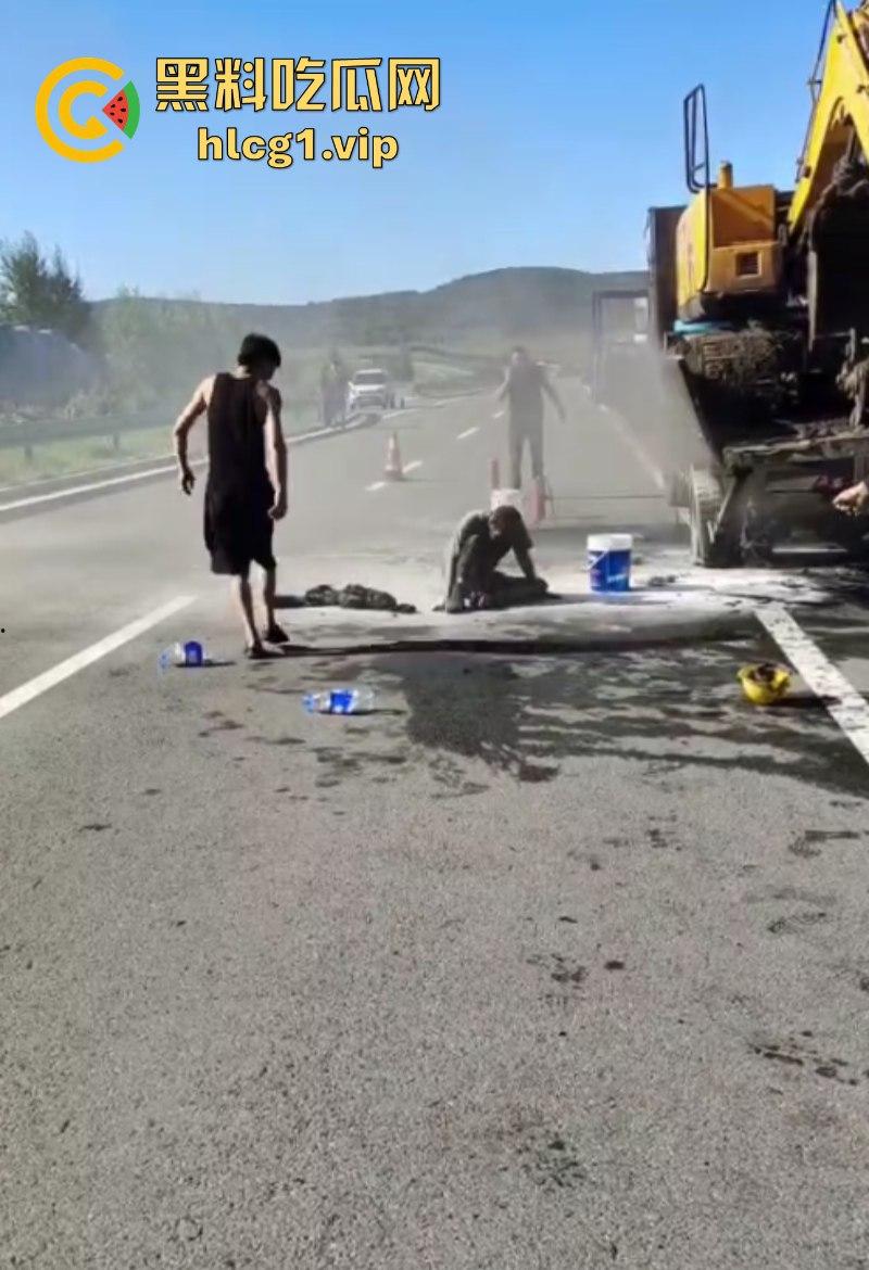 救火轮胎爆炸 内蒙古兴安盟科尔沁右翼前旗三岔镇把挖机师傅给炸懵逼了！-9