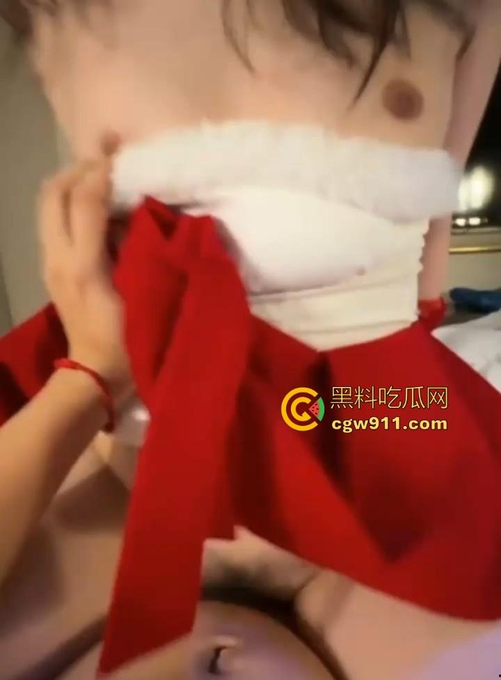 广州大学清纯女大【王肖琴】圣诞女仆情趣装约炮网友，白丝美腿诱惑调教，酒店激情全程无套！-10