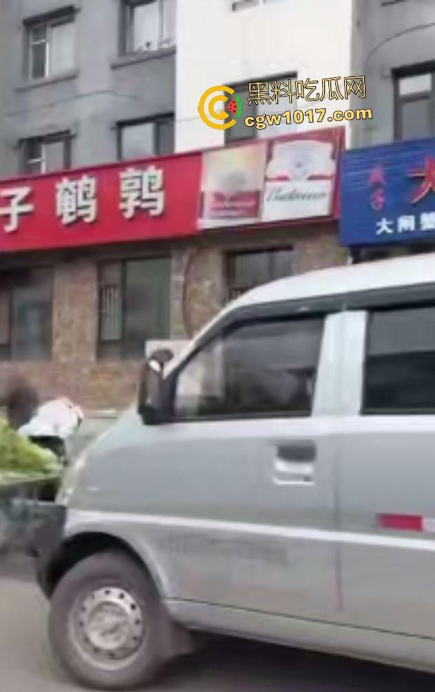 万历烧鸽子鹌鹑老板说给门店装修改造，店门前狂操老板娘，阳光下后入骚逼改造浪叫，老板你这装修太吵了！-3