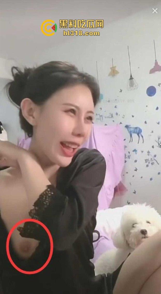 抖音极品网红擦边擦出新高度，真空睡衣直播，为了流量多次露奶子，奶头清晰可见！-2
