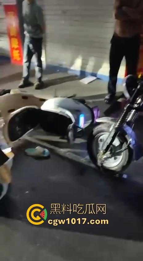 鬼火少年深夜惨遭横祸！深夜凌晨被醉酒司机撞了个倒头就睡，人都飞起来了，车的零件都着火了，极其惨烈！-7