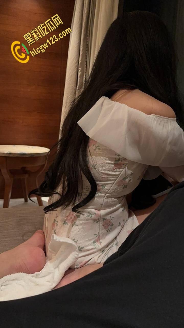 清纯江西女大学生变骚浪尤物！情趣装下美乳翘臀，床都被干塌了 !-5