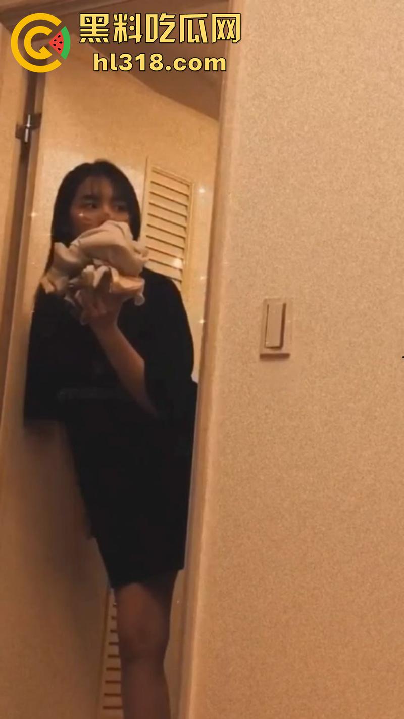 台湾极品幼师【赵舒妤】，细腰翘臀身材极品，背着男友和富二代偷情，结果视频被男友发现曝光！-4