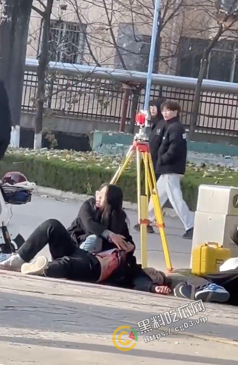 最全！陕西咸阳杨凌职业技术学院北校区 女海王的鱼塘里鱼情杀别的鱼事件 最终海王也被刀 现场画面-4