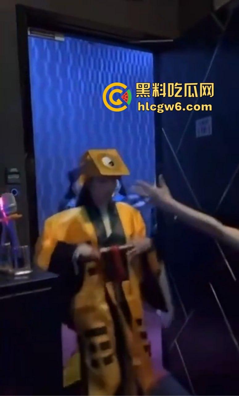 曼谷红浪漫KTV震撼开场，扶手女颜值身材吊打国内选手，青云志还靠谁扶？兄弟们咱们一起去泰国撒币去！-6