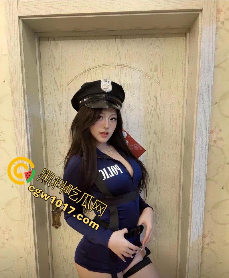 抖音颜值主播【悲伤以期】服侍榜一大哥视频遭泄密！情趣内衣跪舔金主巨屌，被按头强制深喉！视频曝光后直接销号跑路！-3