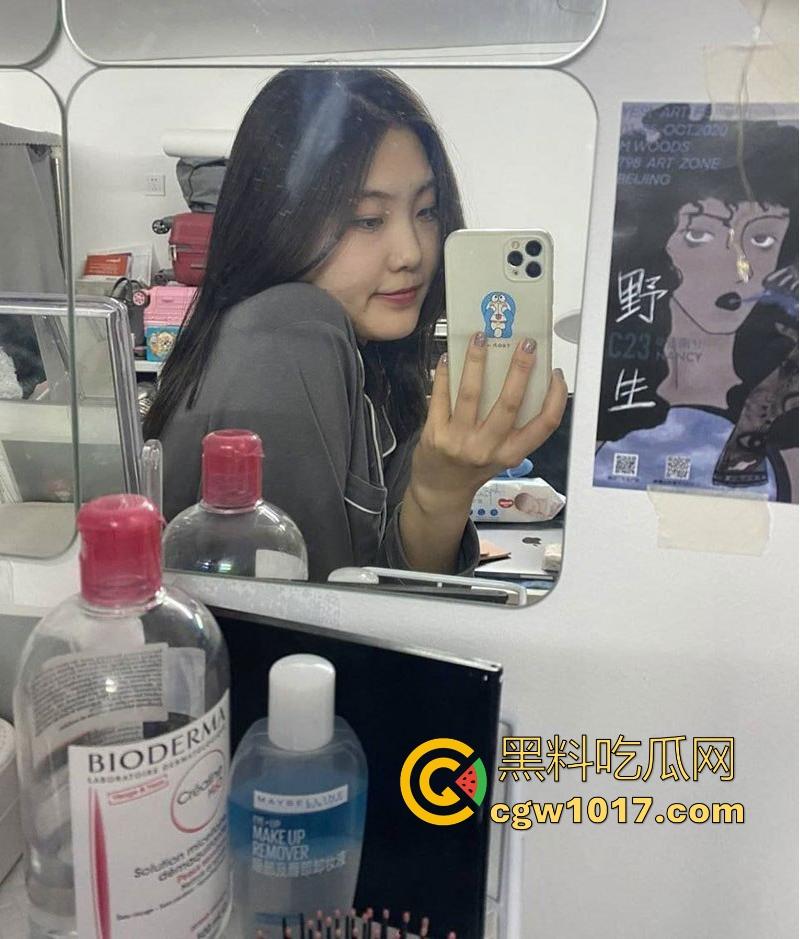 湖北微胖人妻出轨约炮，受虐属性拉满小母狗，捆绑跪地鞭打调教，酒店跪舔金主大屌，巨乳拖地粉臀高撅任鞭打！-3