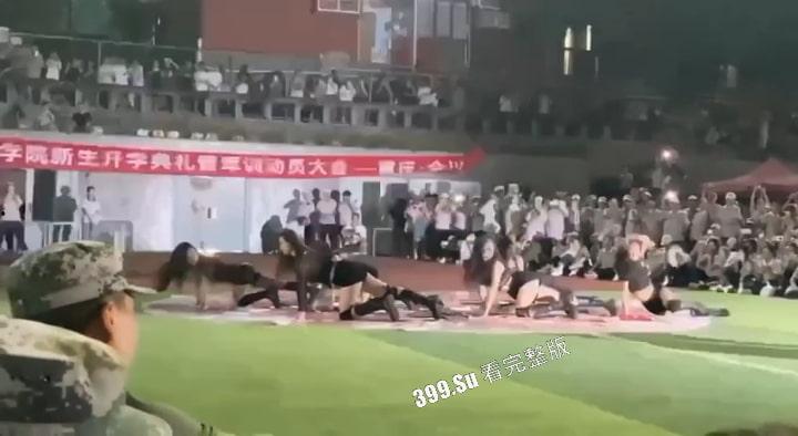 新生学妹的骚舞  学长们快下手吧 等出社会了 她们可就要涨价了！！-6