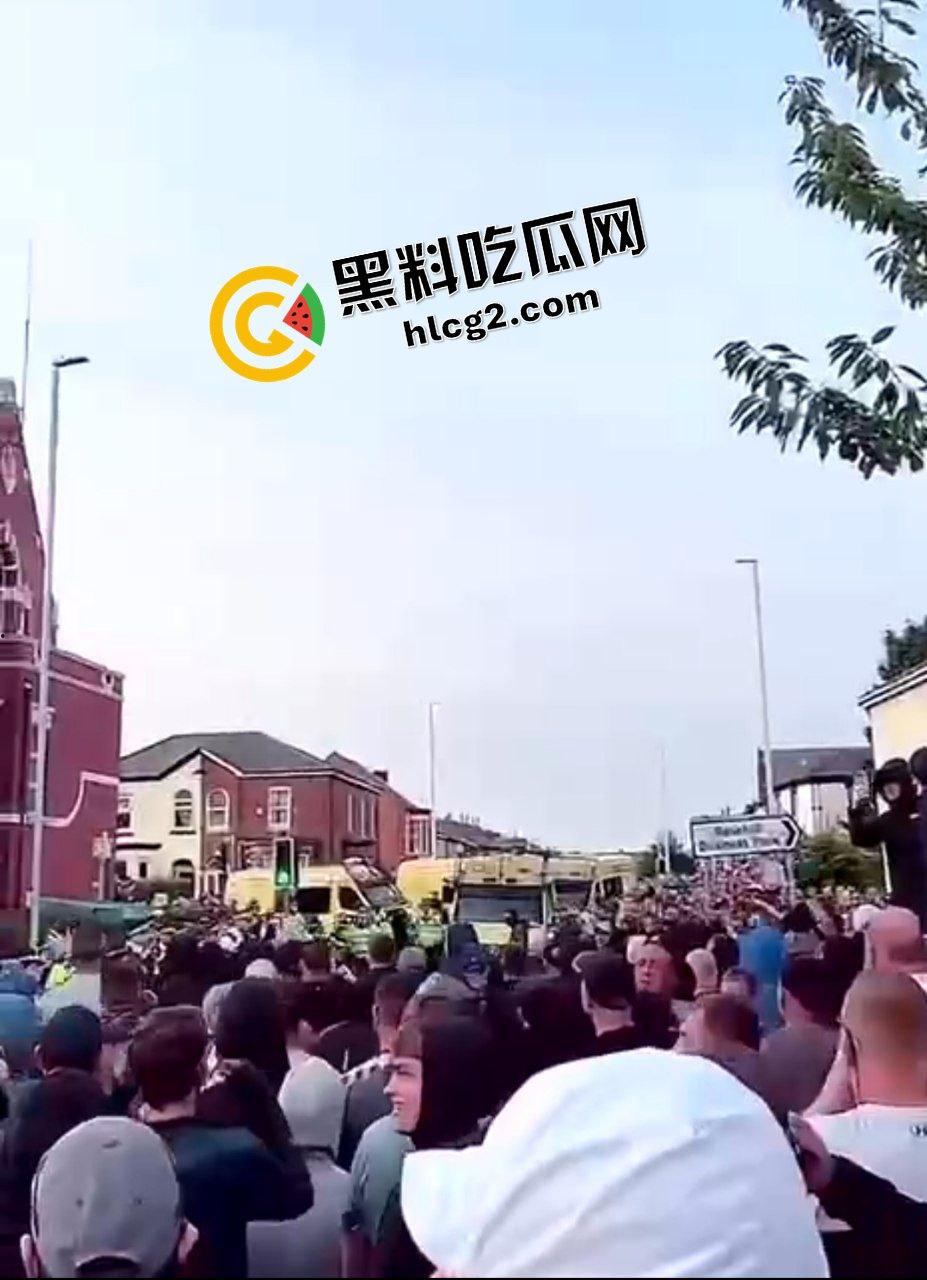 大规模骚乱！英国利物浦发生持刀伤人事件 造成3名儿童丧命 11人受伤！-5