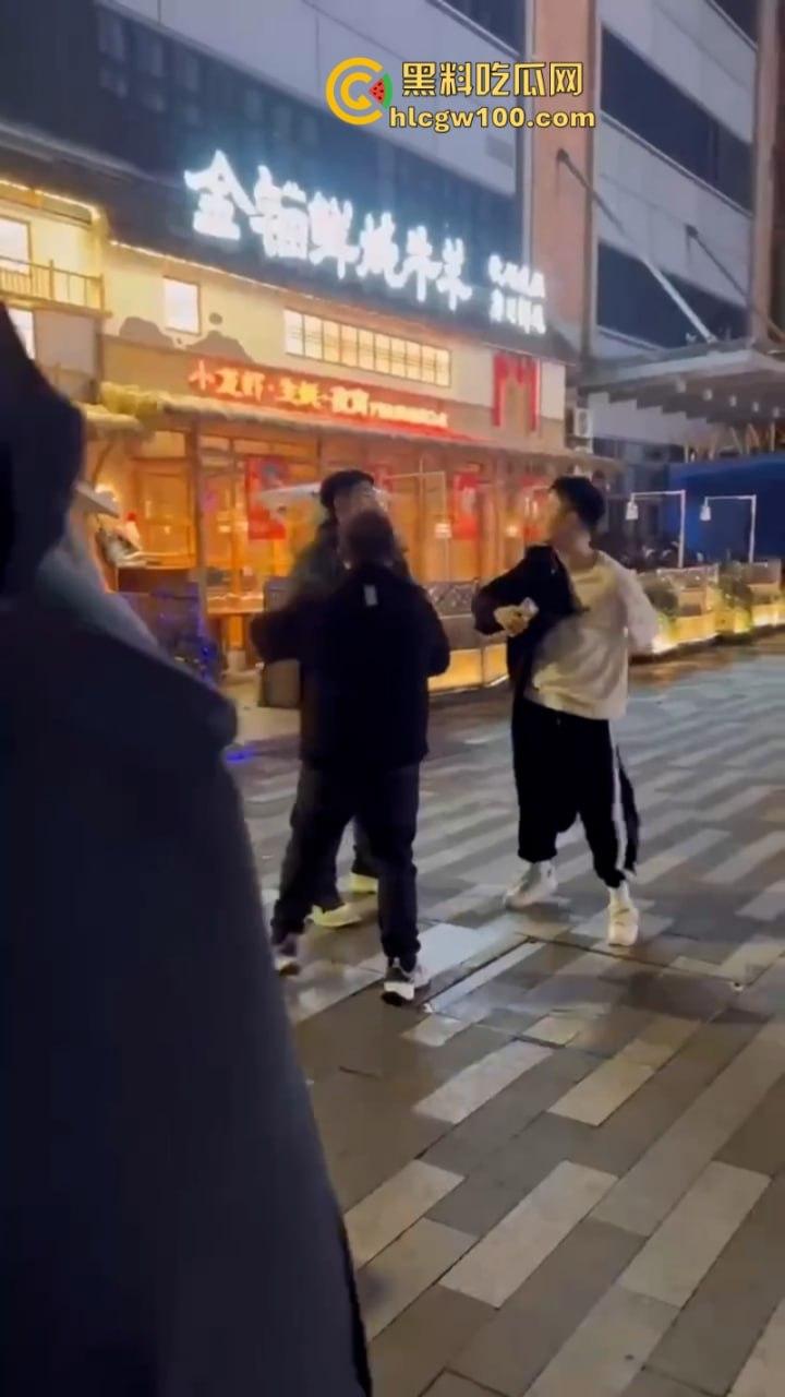 成都男gay为爱冲锋 一群骚肛大混战 渣男为护男三爆打原配 捅过的菊花说忘就忘了吗？-7