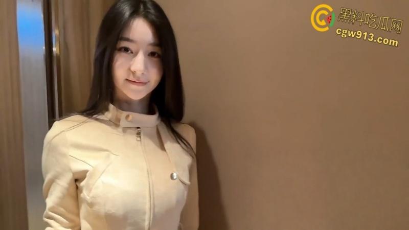 推特高颜值嫩妹，裸贷逾期肉偿，绝美颜值狗绳调教口交，肉丝长靴被肆意玩弄内射，灌成了奶油泡芙！-1